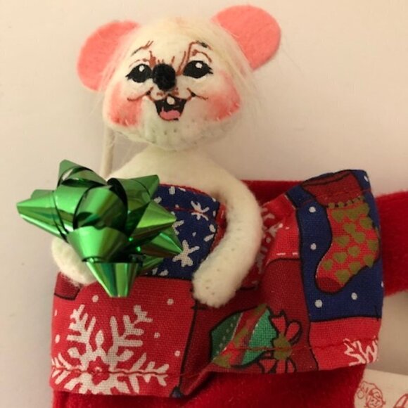 Annalee 3" Mouse In Xmas Stocking 2002 Christmas - Picture 1 of 5